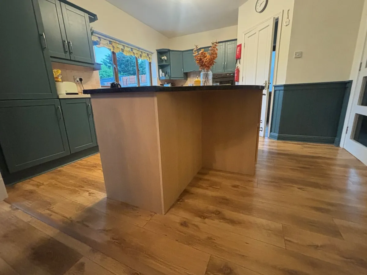 Kitchen island - Image 2