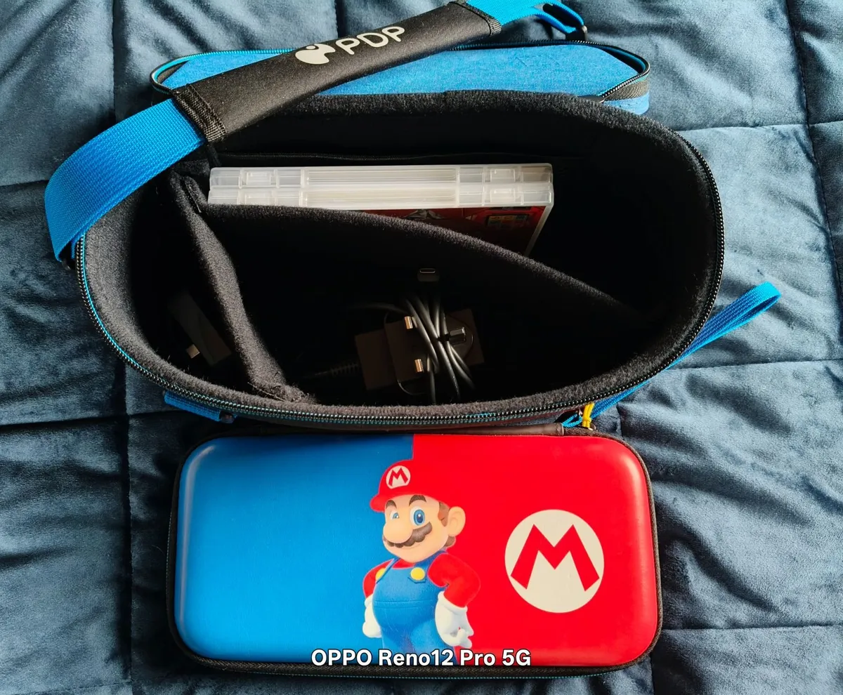 NEW NINTENDO SWITCH. 2 GAMES. CASE. - Image 3