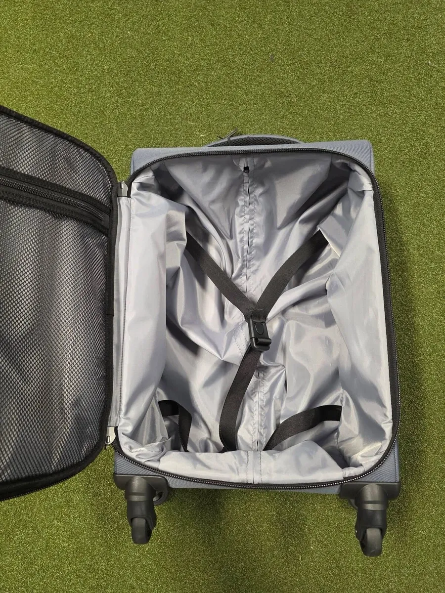 New Taylormade Performance 4 Wheeled Carry On Bag - Image 3