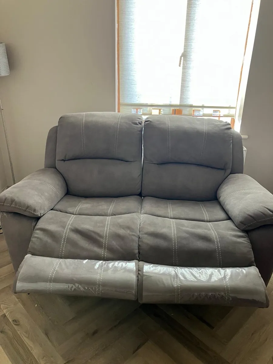 2 Seater power Recliner - Image 3