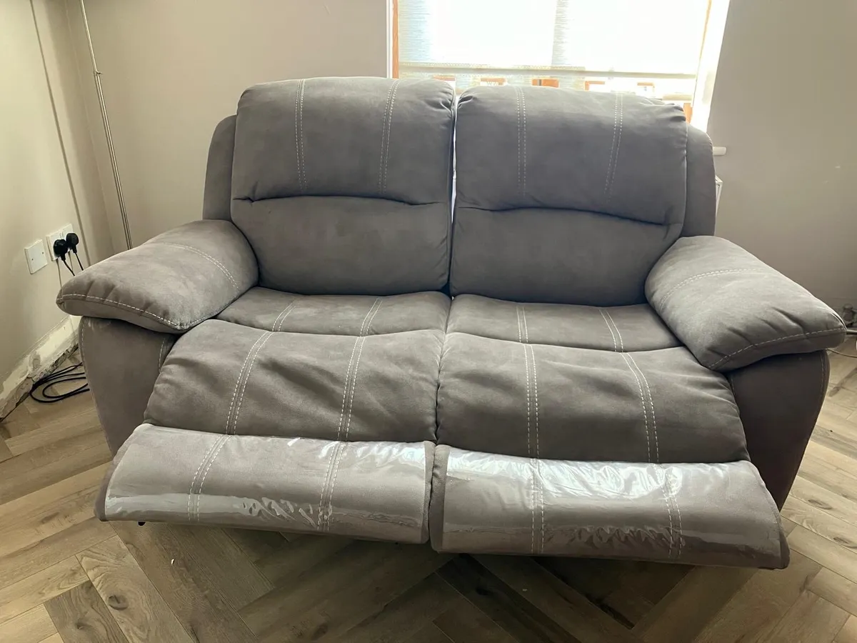 2 Seater power Recliner - Image 4
