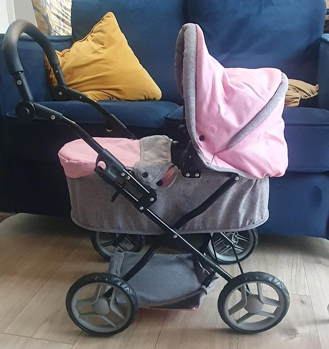 Dolls pram and bundle - Image 4