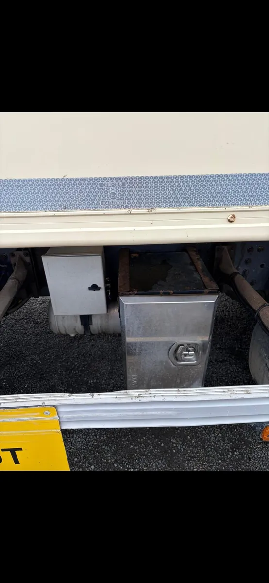 Volvo 6x4 Automatic Insulated Tipper - Image 4