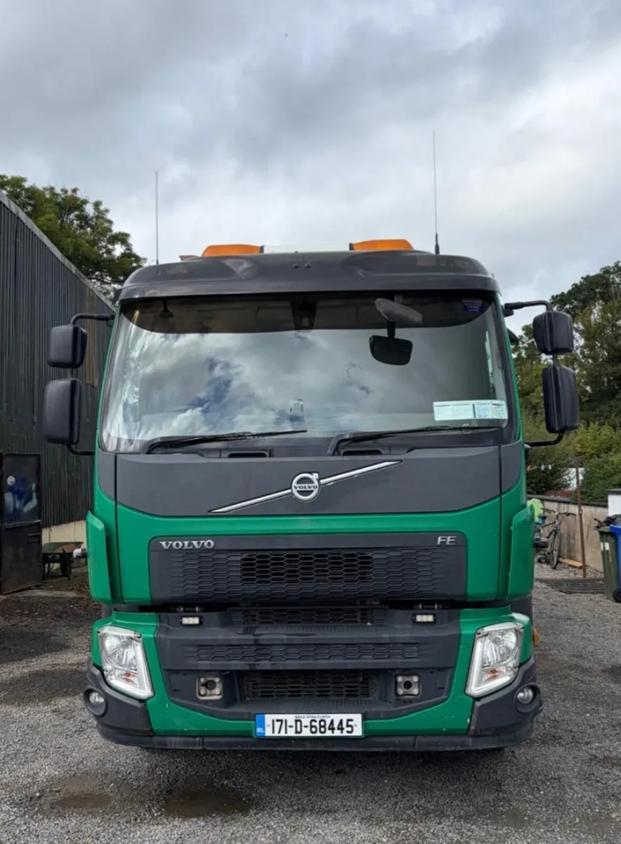 Volvo 6x4 Automatic Insulated Tipper - Image 2