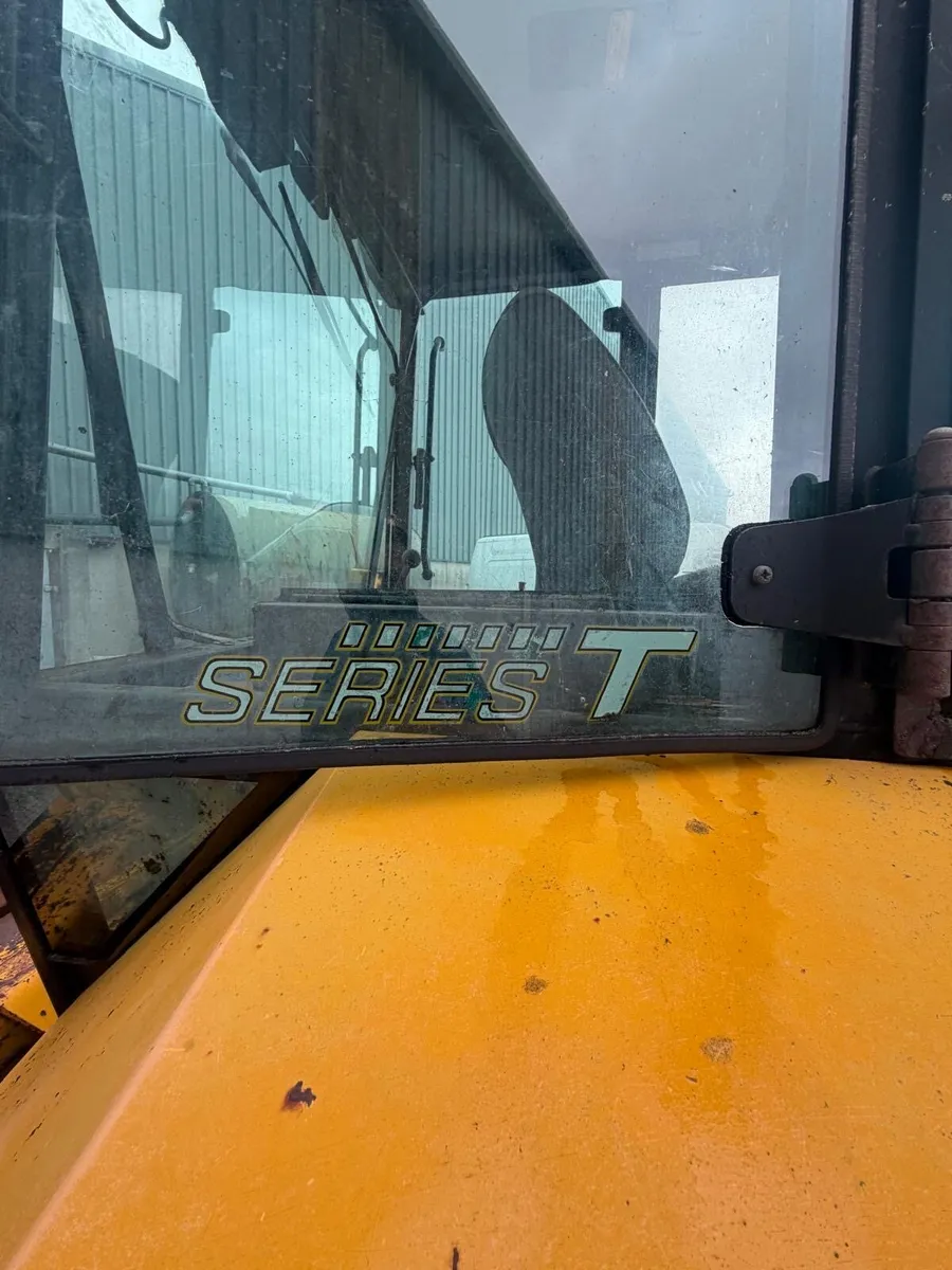 Massey 60Hx loader digger - Image 3