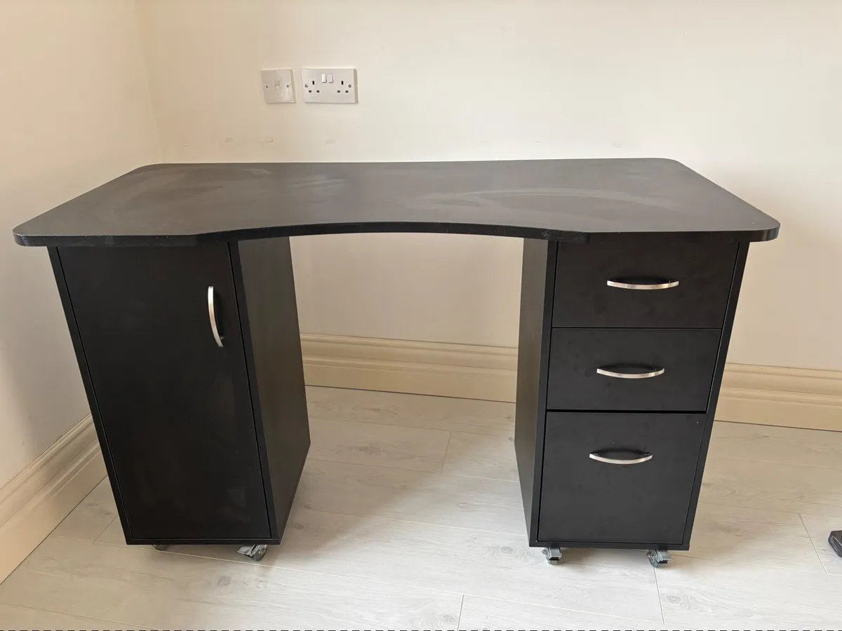 Desk and Chair - Image 4