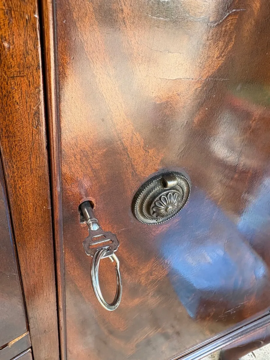 Cabinet - Image 4