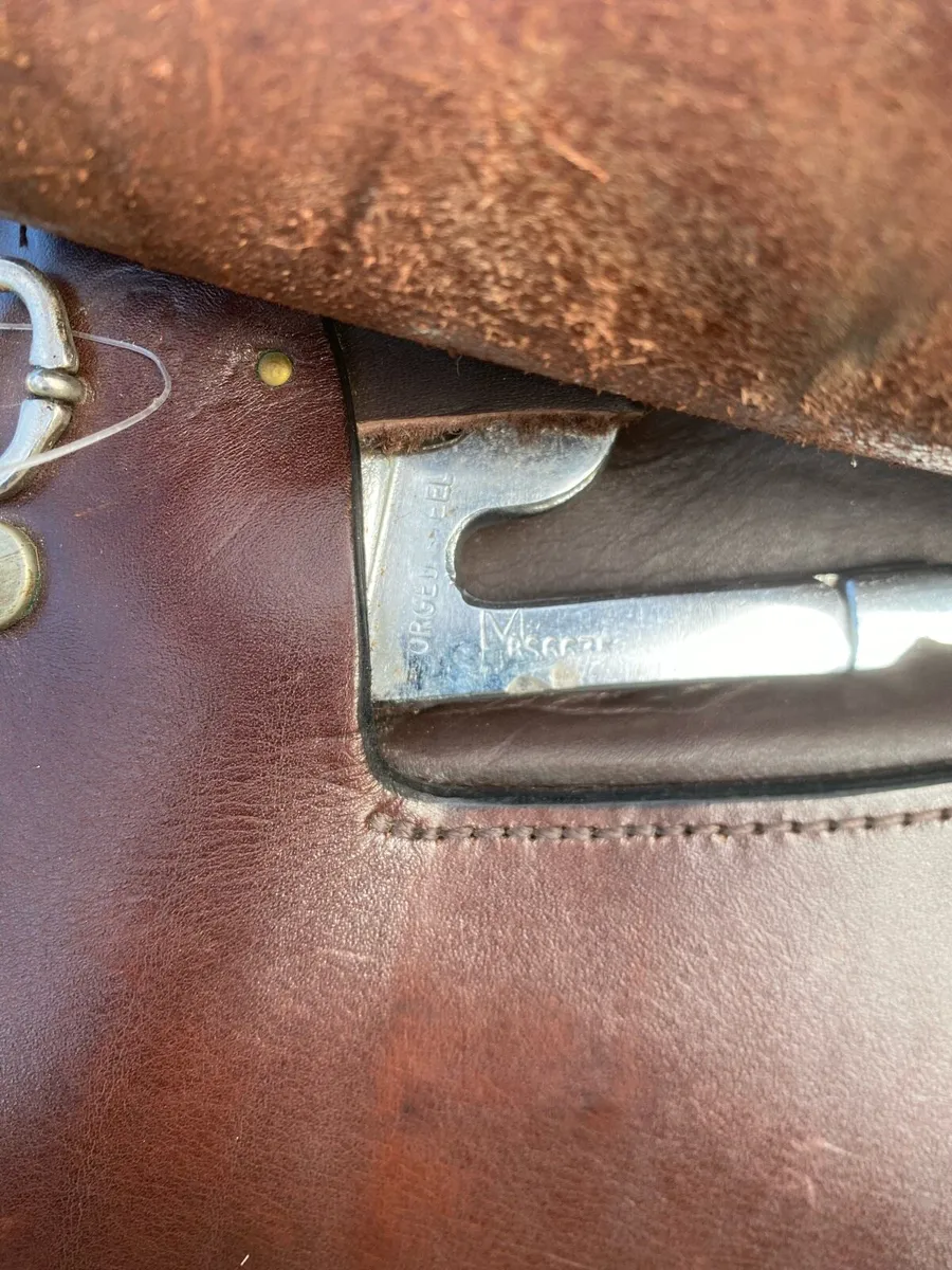 17-17.5” brown Leather jump saddle - Image 2