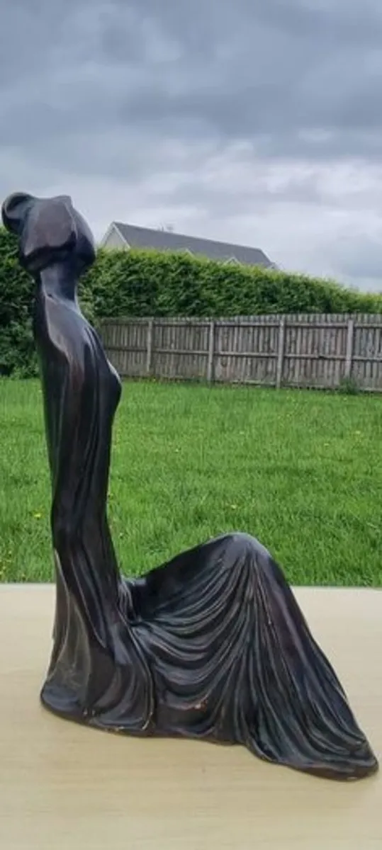 "Serene Geisha" sculpture - Image 1