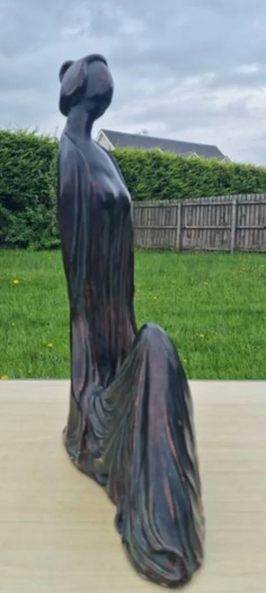 "Serene Geisha" sculpture - Image 2