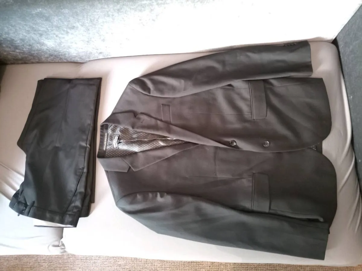 Men's Black 2-Piece Suit – Hampton Republic 27 - Image 1