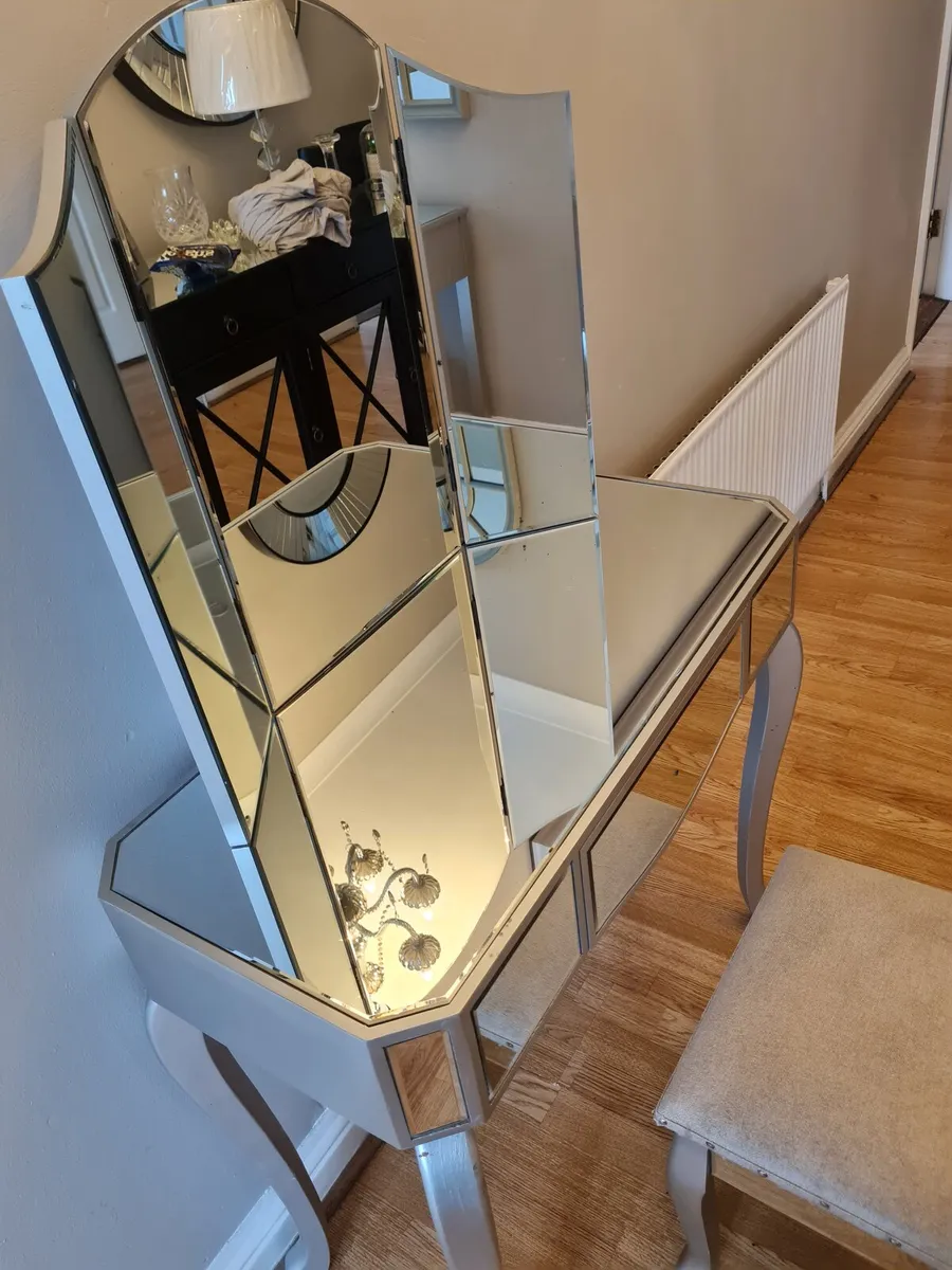 Vanity unit + stool