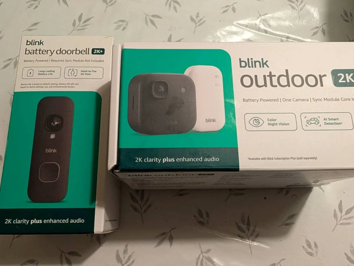 Vídeo doorbell and outdoor camera set - Image 1