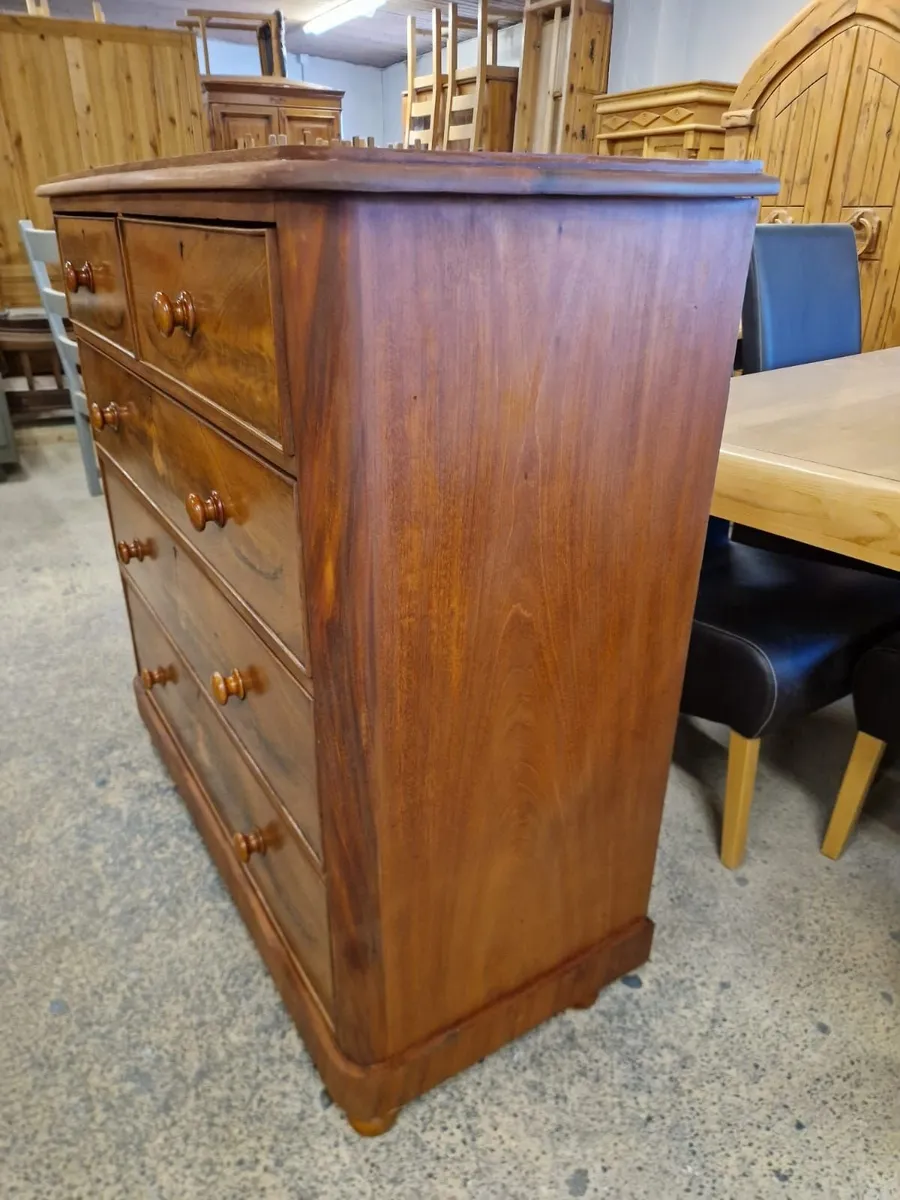 Large victorian flame mahogany chest of drawers - Image 2