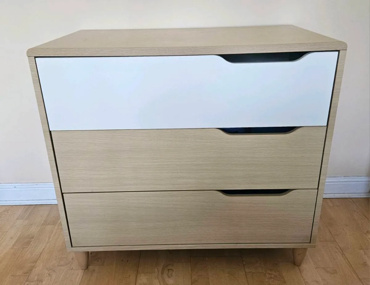 Chest of drawers - Image 1
