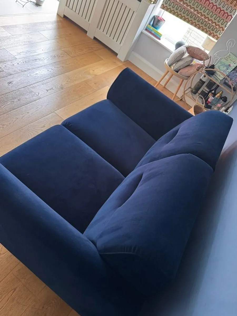 Navy velvet two seater sofa - Image 4
