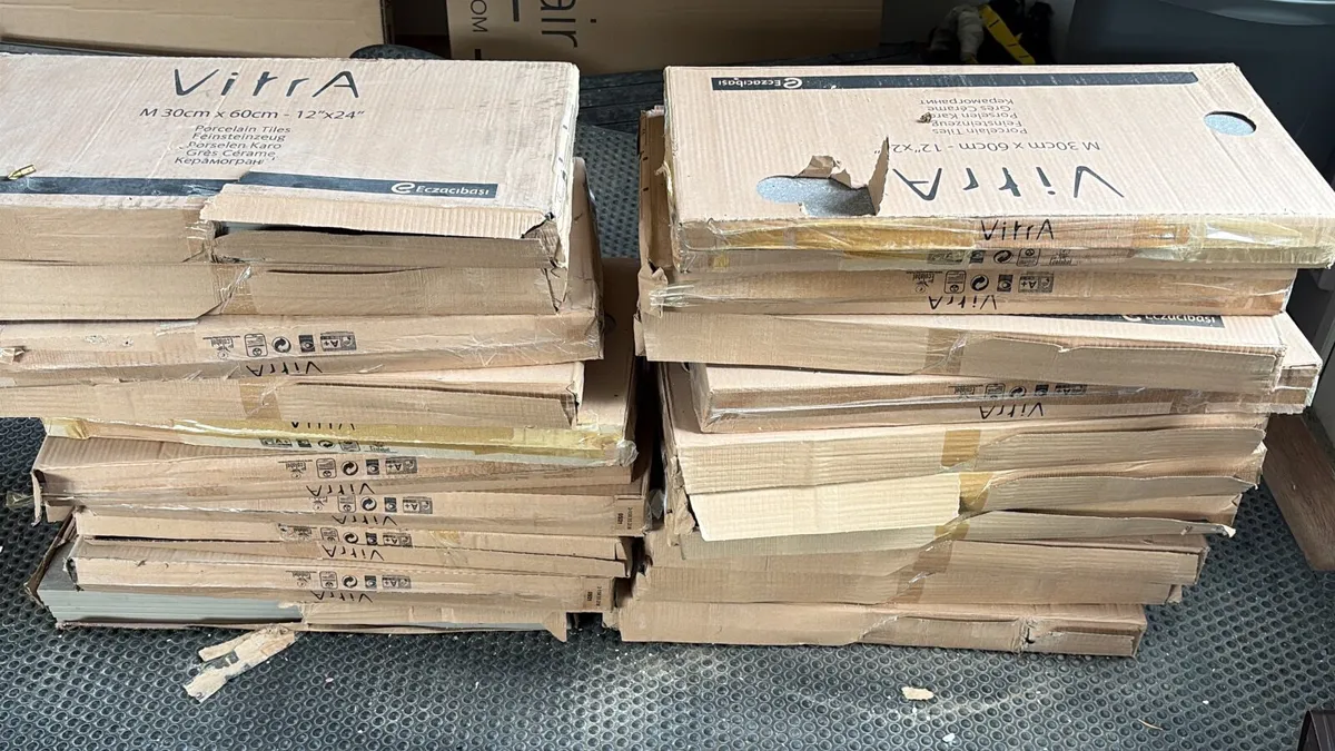 Vitra 30x60 Porcelain Tiles (19m2) - Image 1