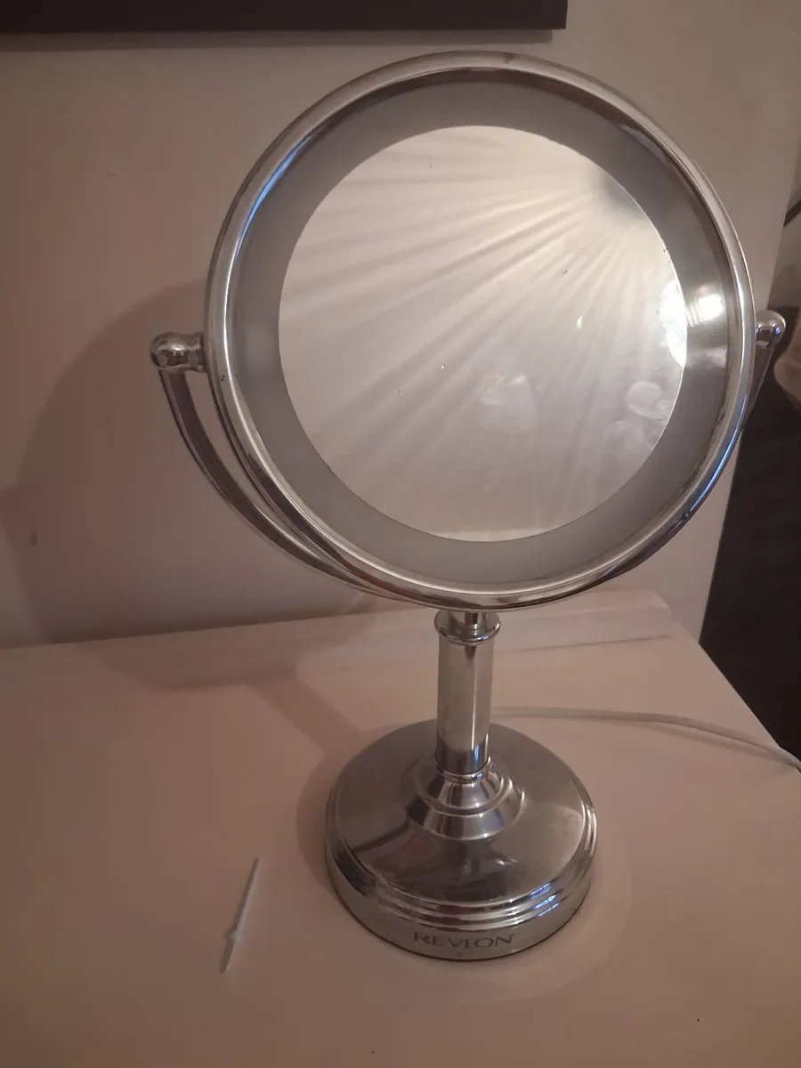 Light up Makeup Mirror - Image 1