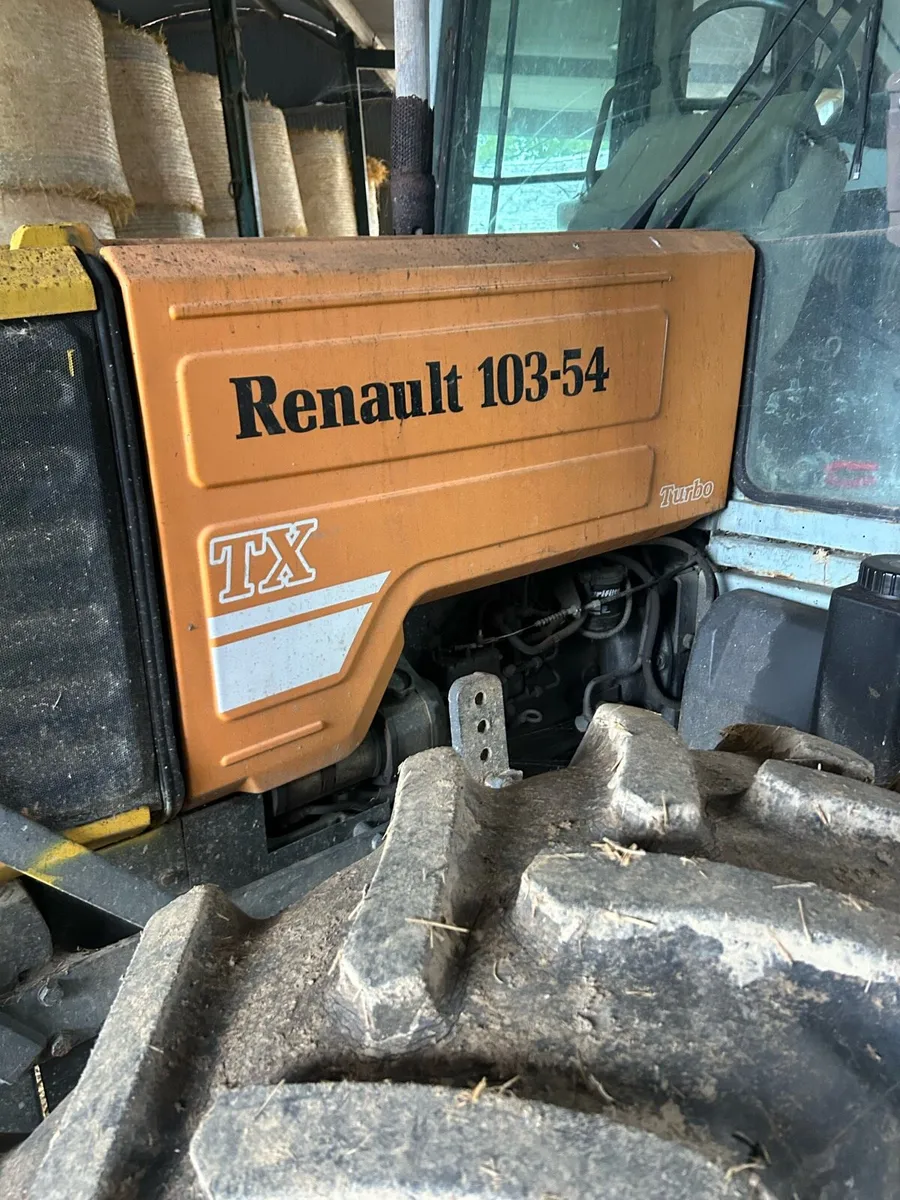 Renault tractor - Image 1