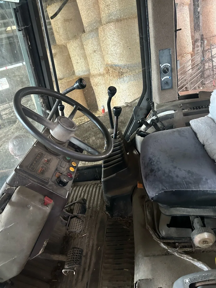 Renault tractor - Image 3
