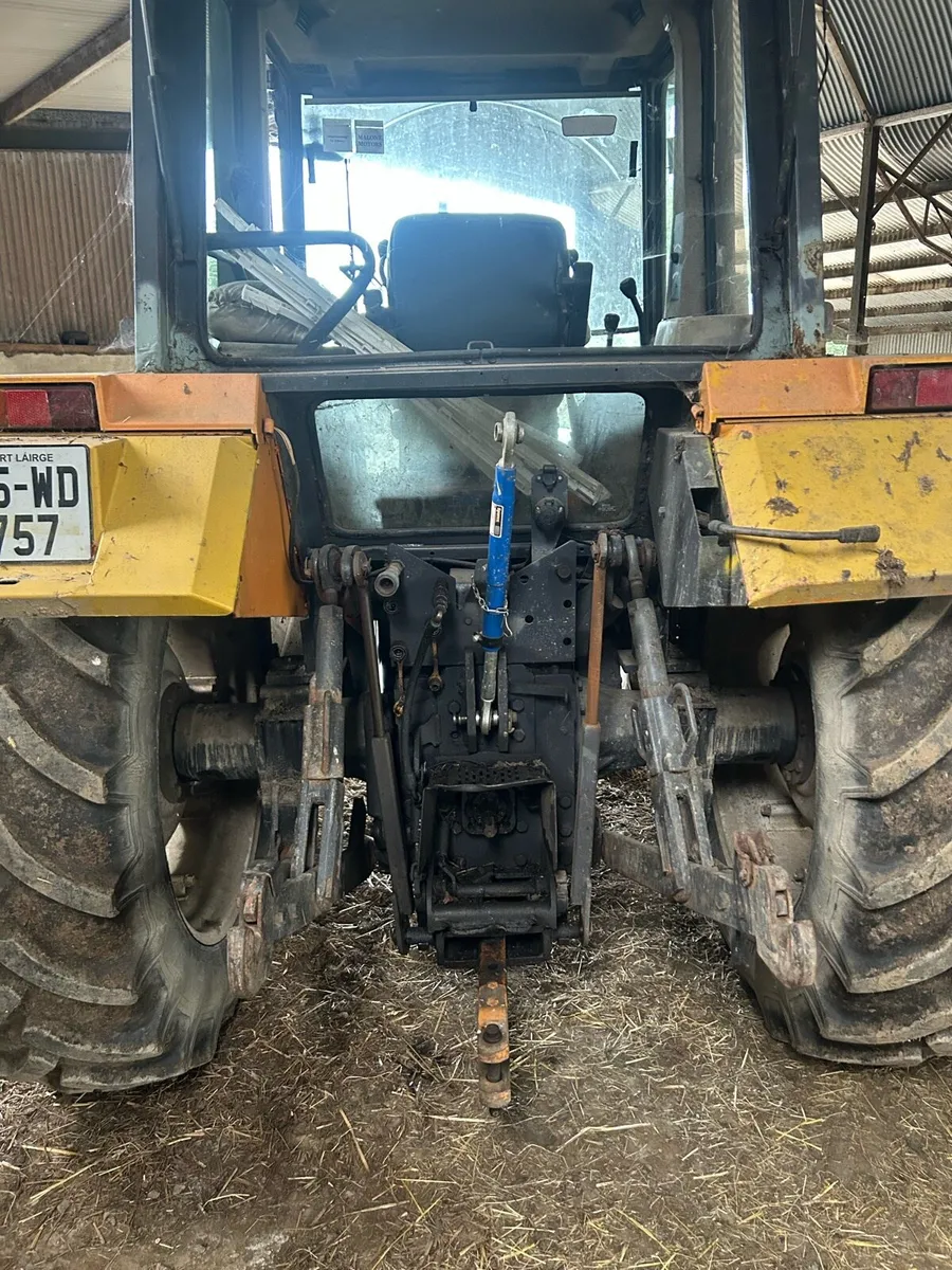 Renault tractor - Image 4