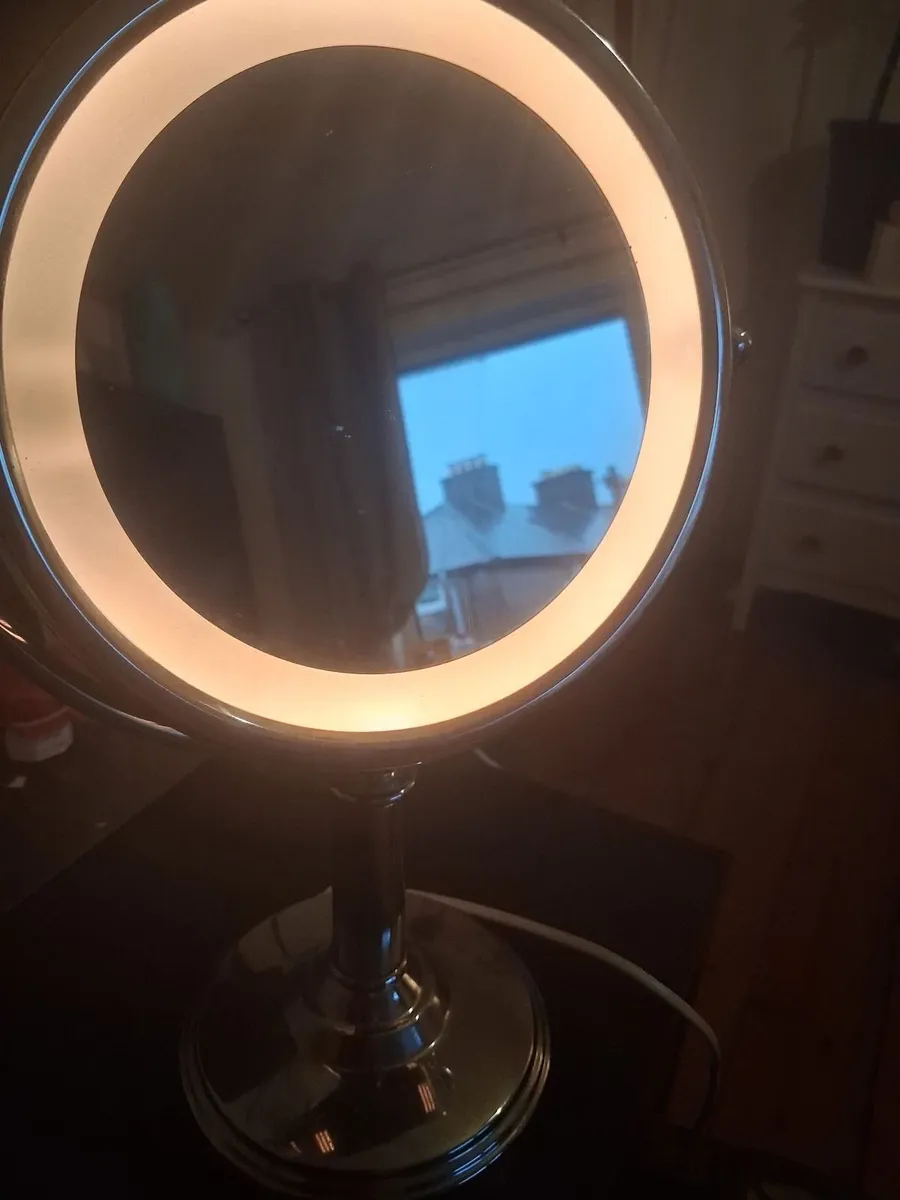 Light up Makeup Mirror - Image 4