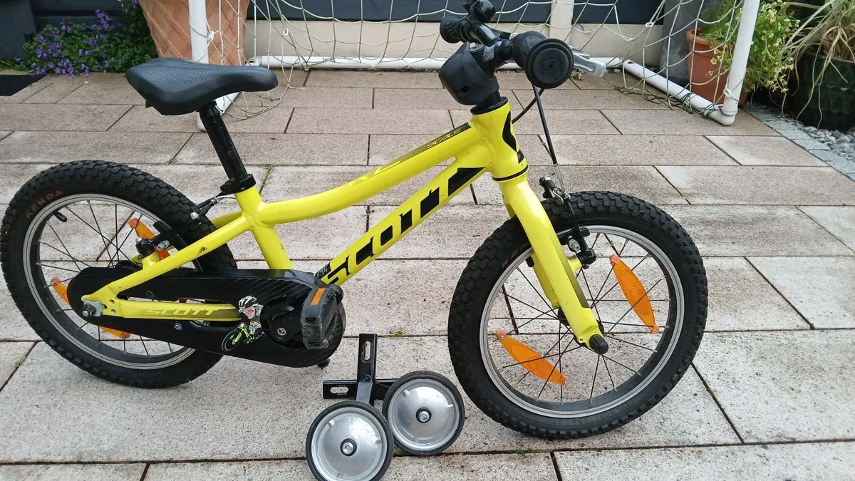 Kids Scott Scale 16" bike - Image 1