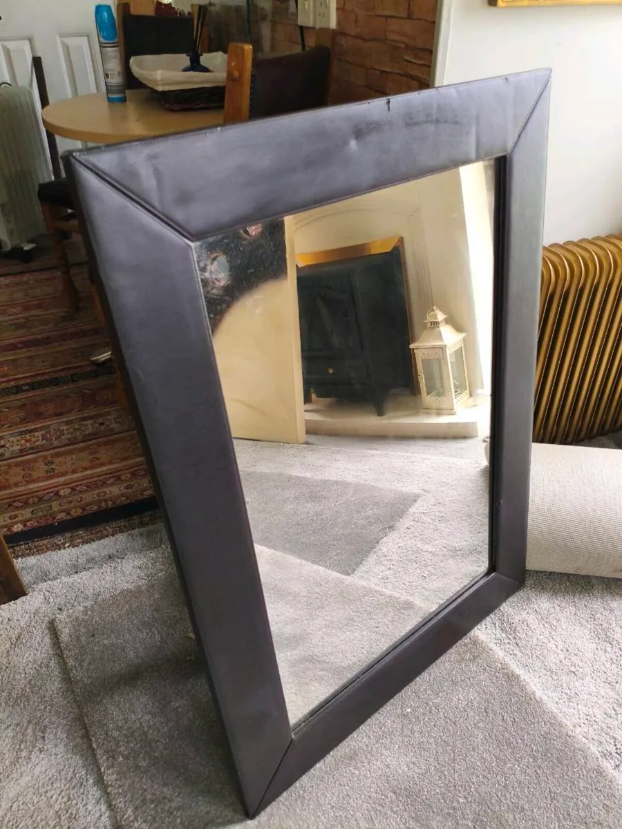 Lovely 4 ft by 2 ft leathereete mirror like new 20 - Image 1
