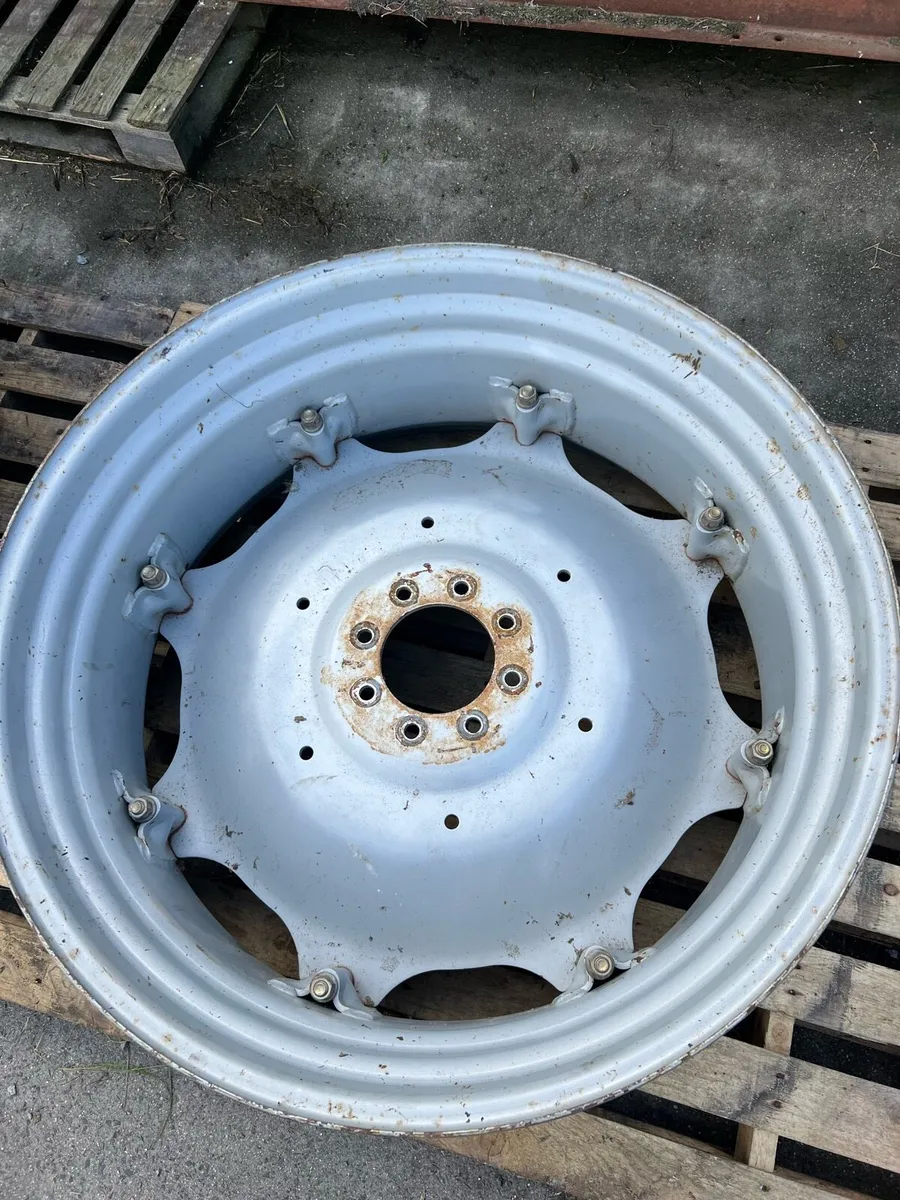 Massey Ferguson tractor rims - Image 2