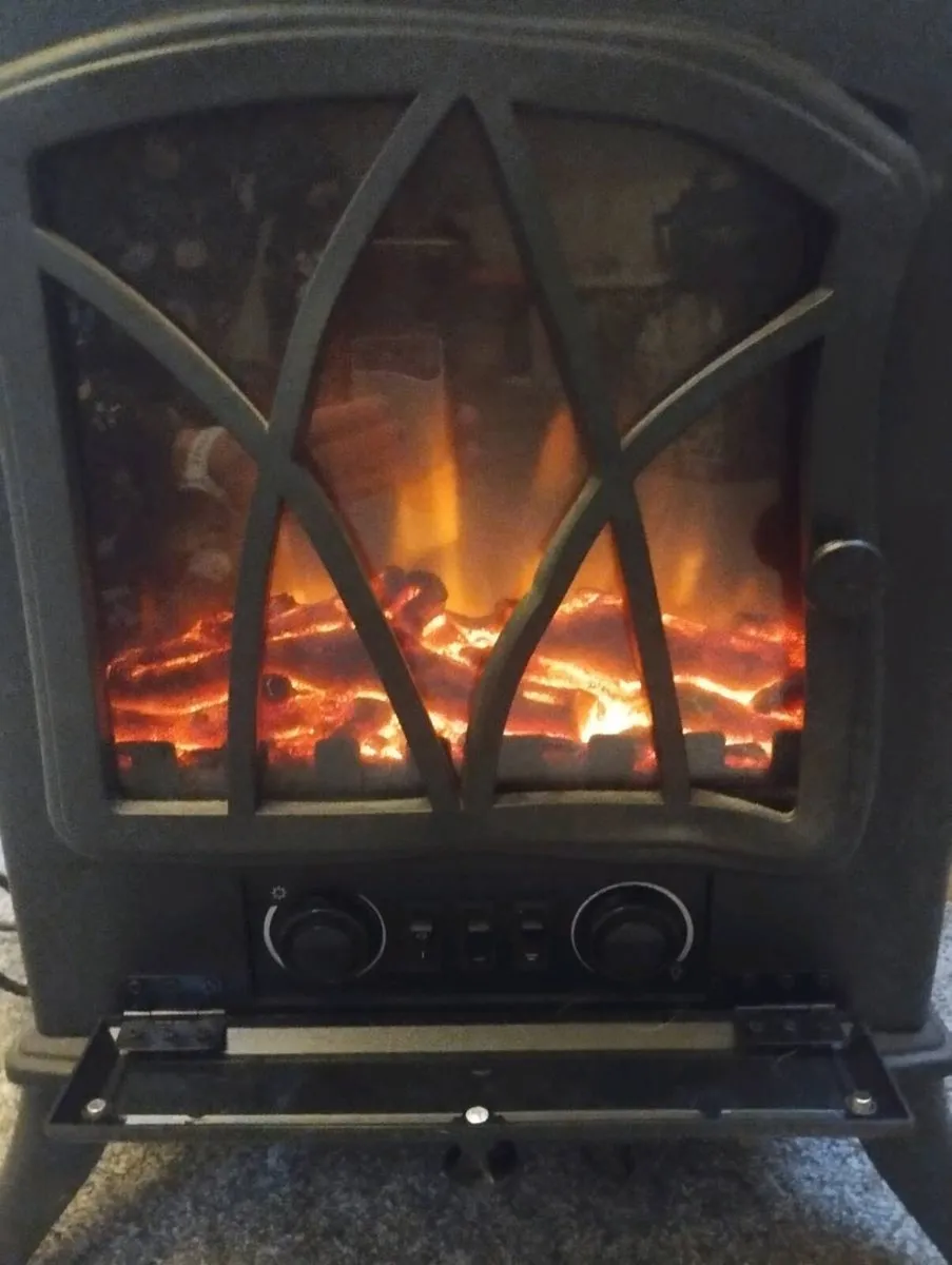 Electric fireplace - Image 2