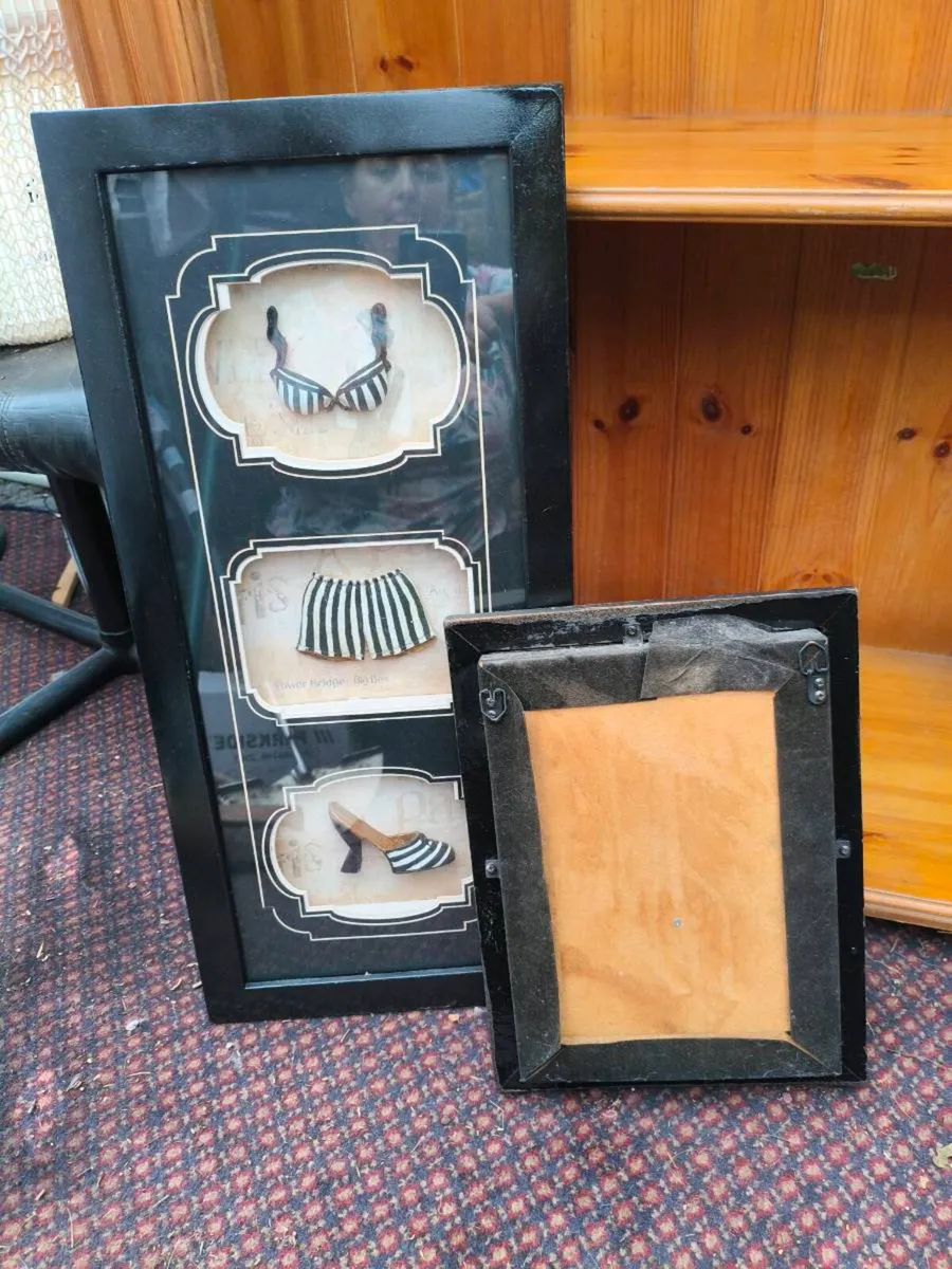 2 lovely vintage style pictures tall table 50 lot. - Image 4