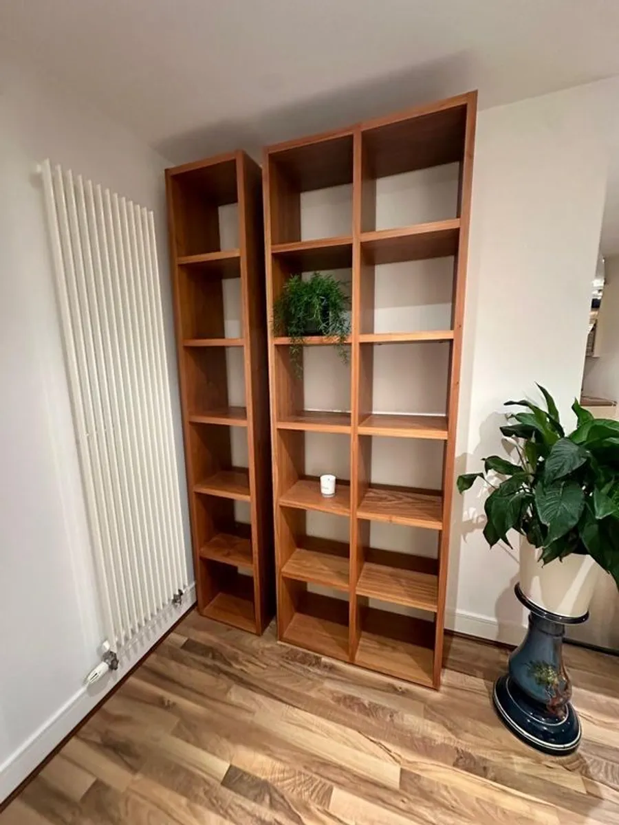 Immaculate Walnut Bookcase - Image 4