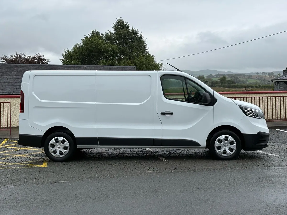 2023 (231) RENAULT TRAFIC BUSINESS + - Image 2