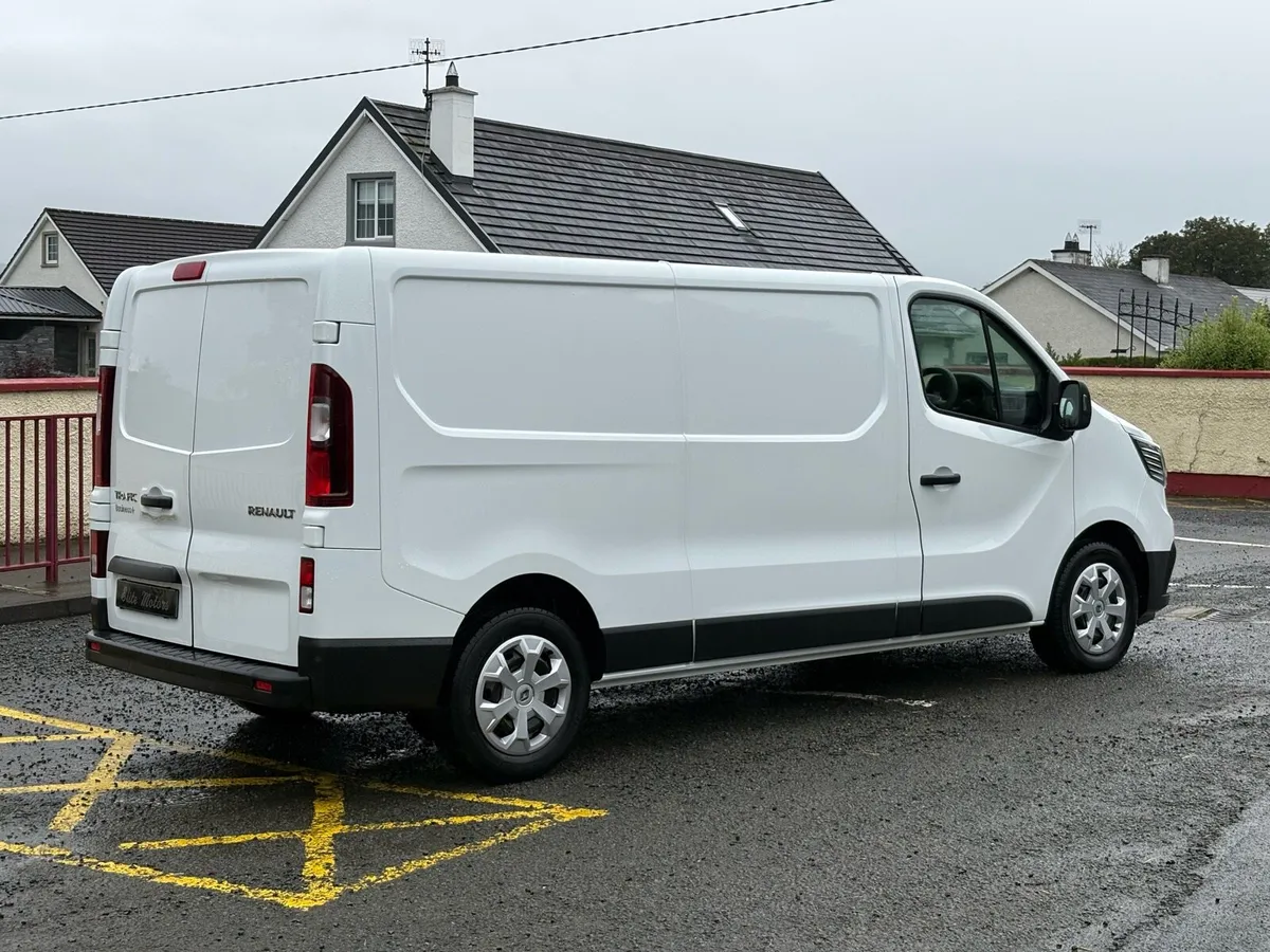 2023 (231) RENAULT TRAFIC BUSINESS + - Image 3
