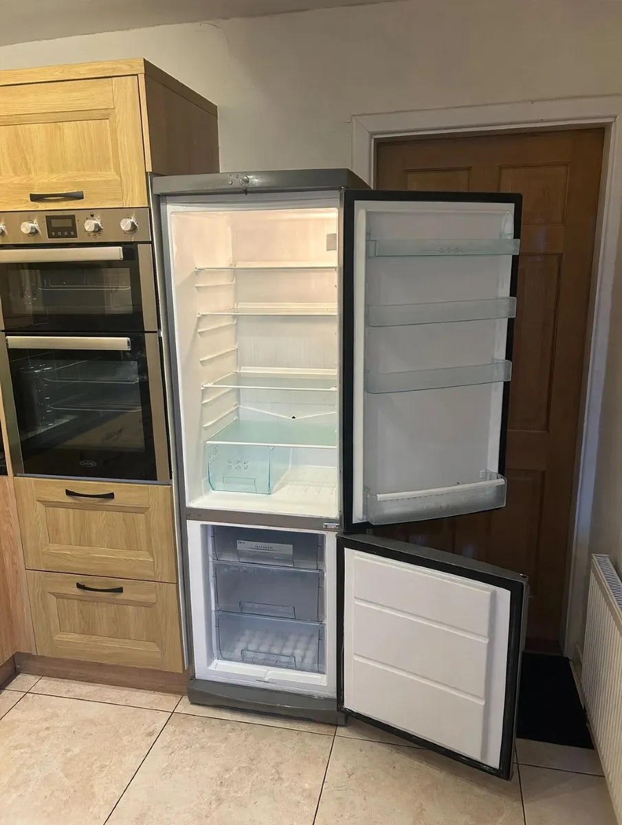 Zanussi 60/40 Fridge Freezer 185cm - Image 2