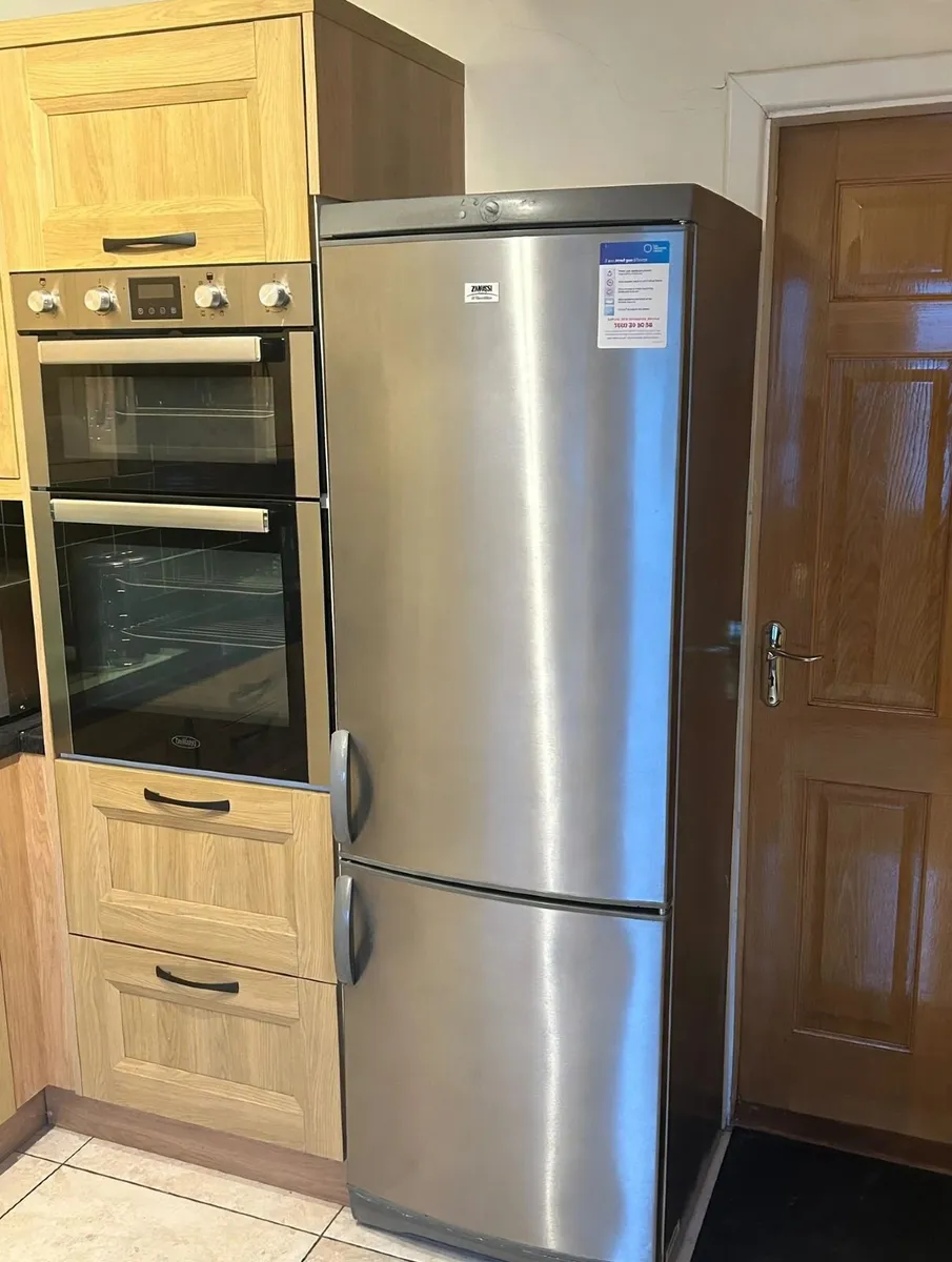 Zanussi 60/40 Fridge Freezer 185cm - Image 1