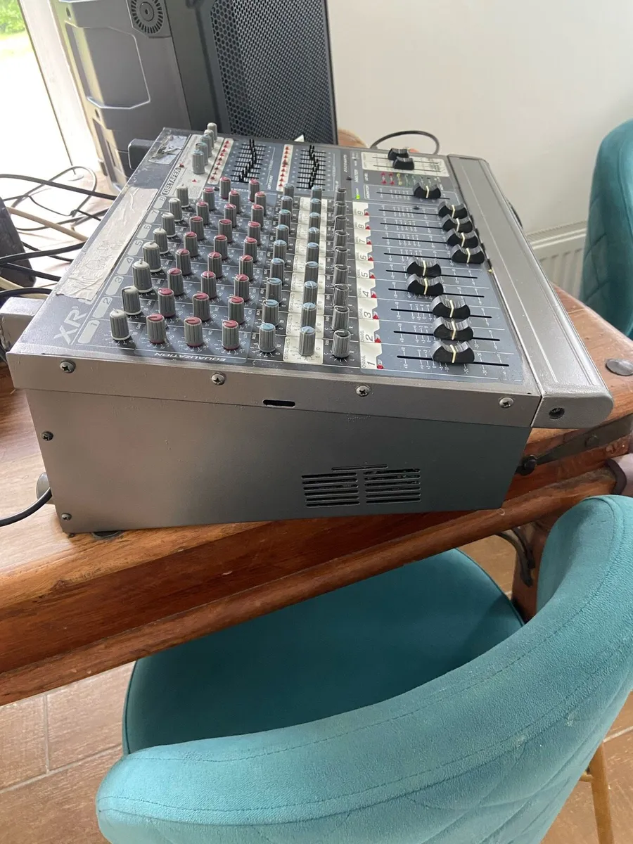 Peavey  Powered mixer desk  plus Speaker - Image 3