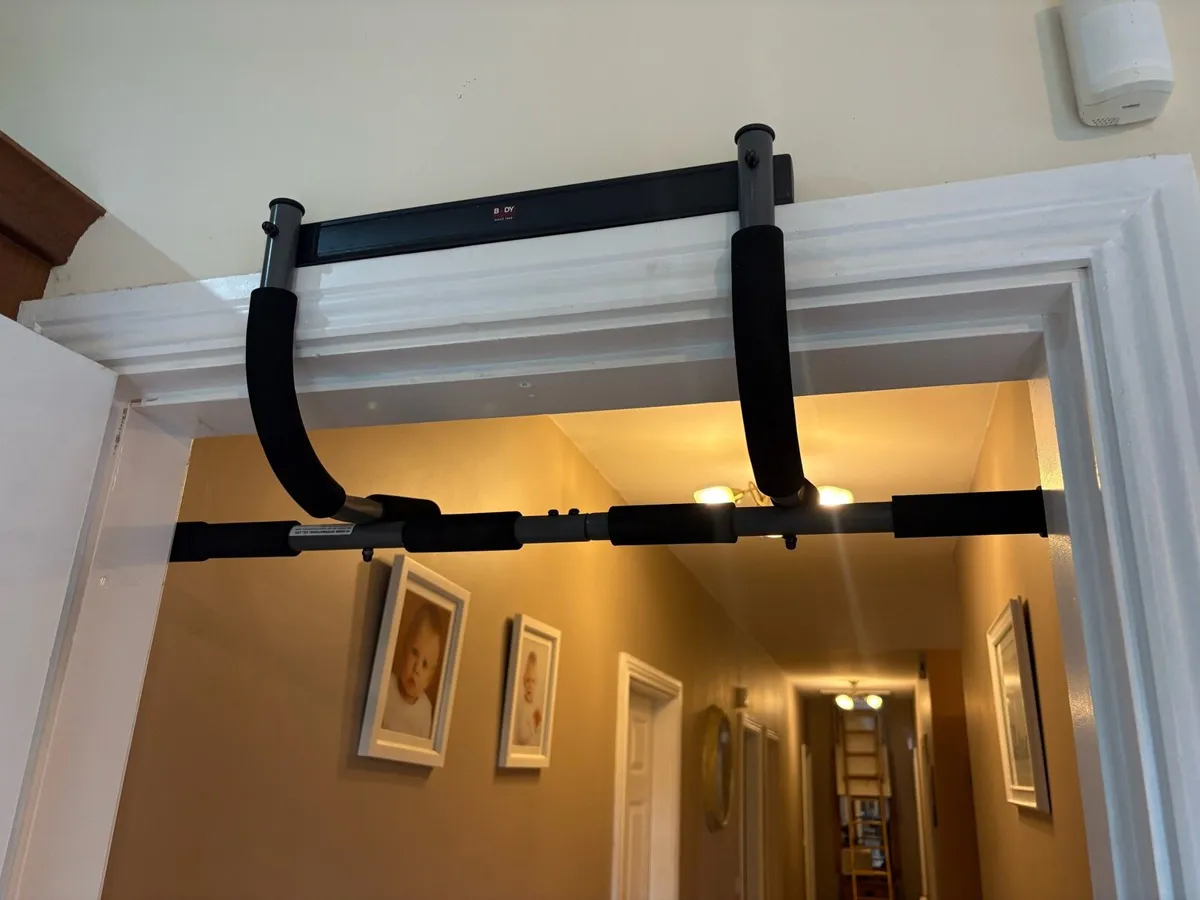 WEIGHT BENCH + CHIN UP, 50KG WEIGHT, MATS, BARS! - Image 4