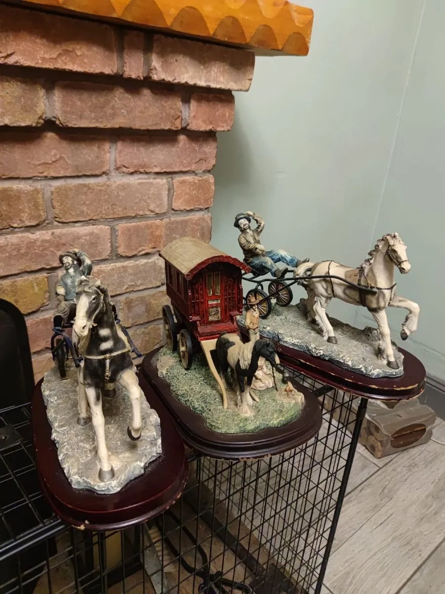 Horse and traps and gypsy wagons - Image 1