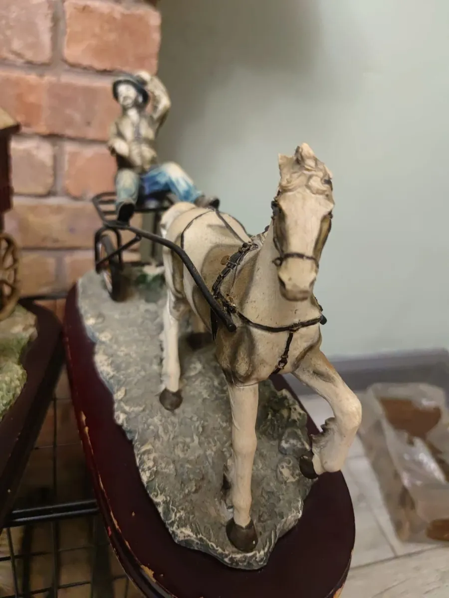 Horse and traps and gypsy wagons - Image 2