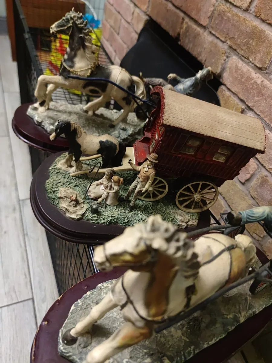 Horse and traps and gypsy wagons - Image 3