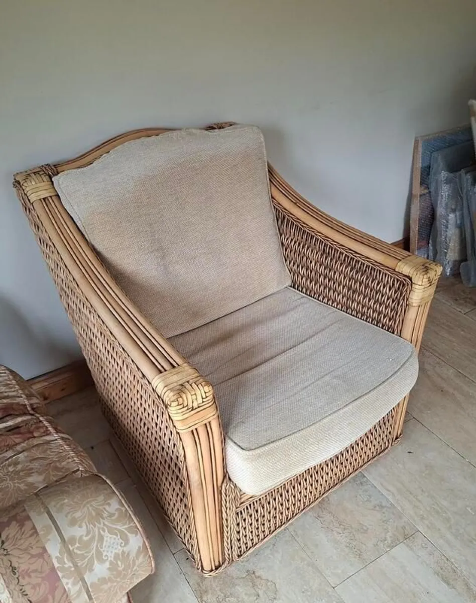 Beautiful 3-Piece Rattan / Wicker Conservatory Furniture Set (2-Seater Sofa & 2 Armchairs) - Image 2