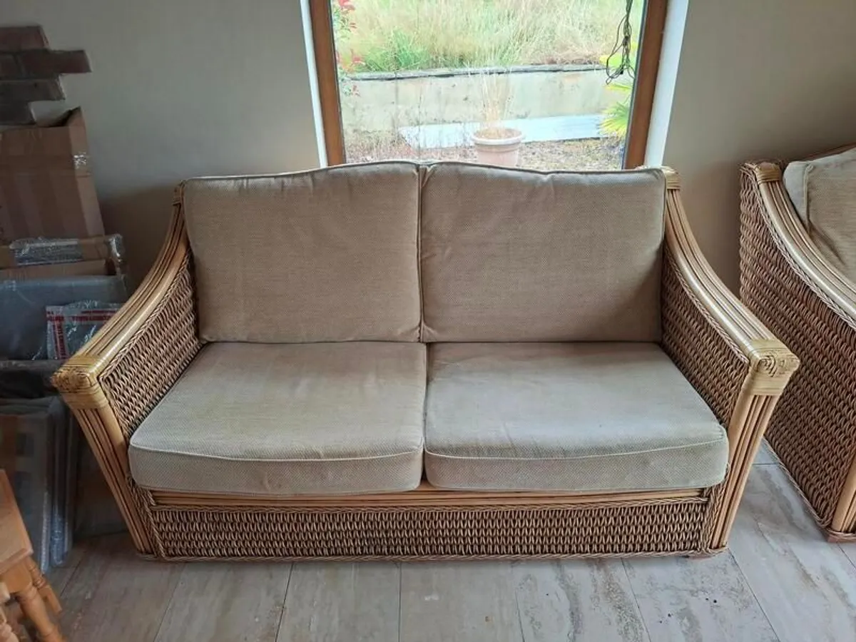 Beautiful 3-Piece Rattan / Wicker Conservatory Furniture Set (2-Seater Sofa & 2 Armchairs) - Image 4