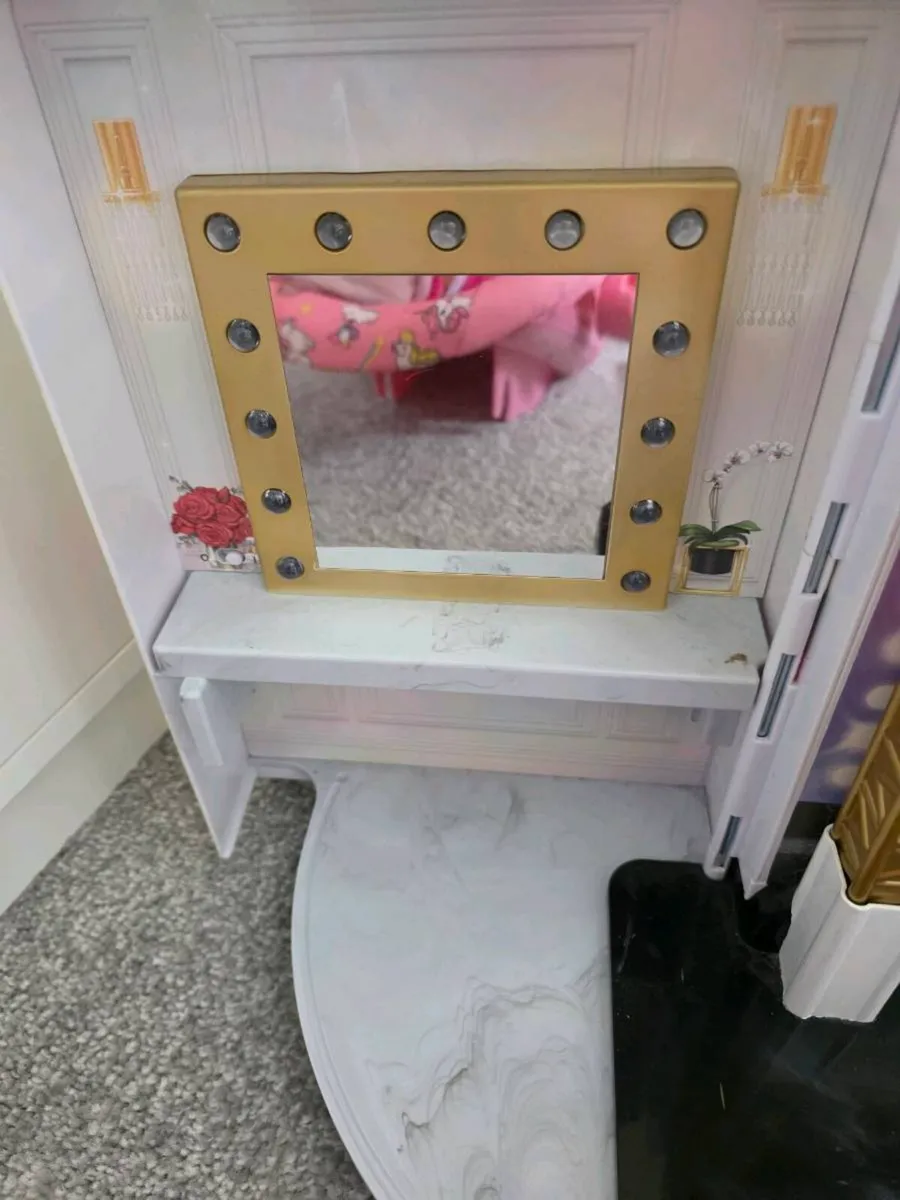 Toys - Image 4