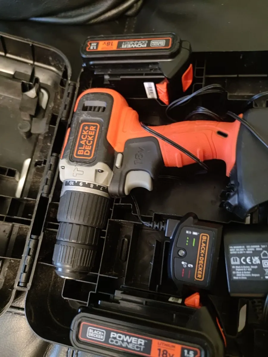 Black and Decker cordless hammer drill - Image 4