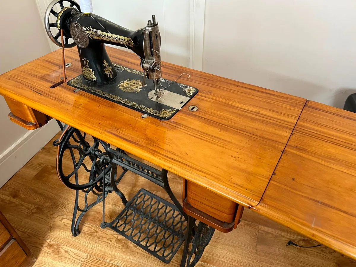 Antique Singer sewing machine - Image 2