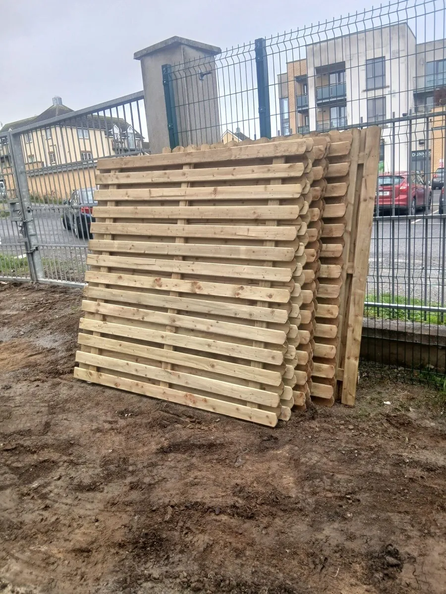 Wooden fence panels posts and boards - Image 1