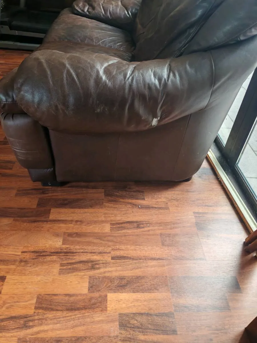 2 seater leather sofa and arm chair - Image 3