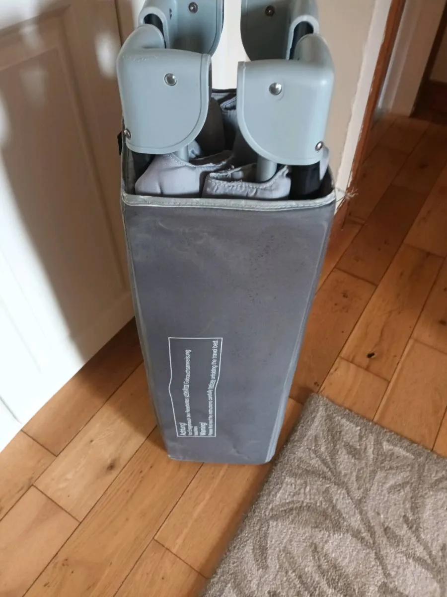 Travel  cot - Image 1
