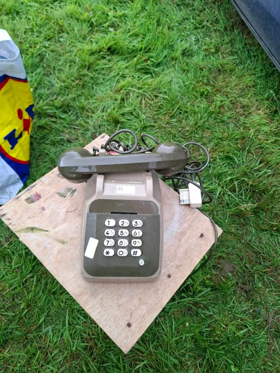 Vintage french phone possible to post